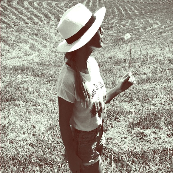 Meet your Posher, Lindsey - Picture 3 of 5